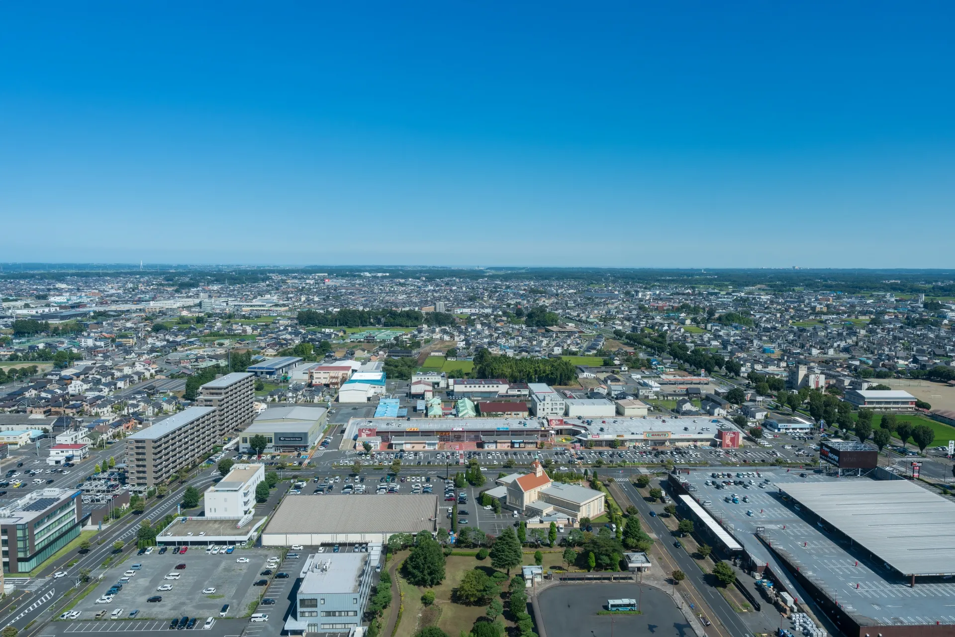 茨城県の広い敷地に建つ住宅街の眺め